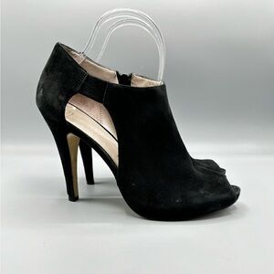 Nine West Size 8 Black Suede Cut Out Bootie. Side zip closure